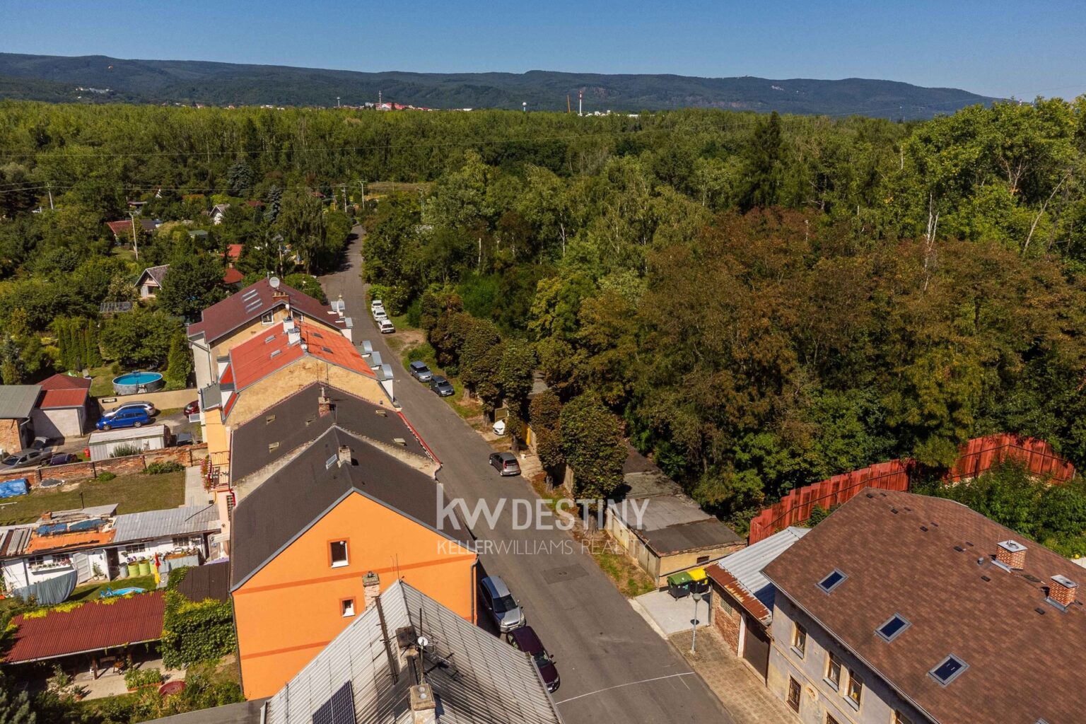 prodej-garaze-21-m2-ujezdecek-dji-0599-9a884f