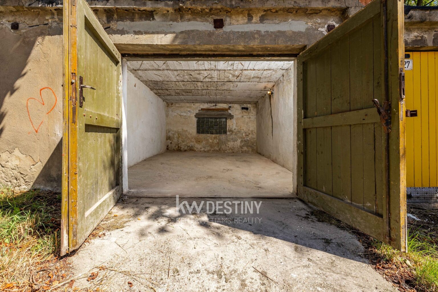 prodej-garaze-21-m2-ujezdecek-hc1a2681-37e84d