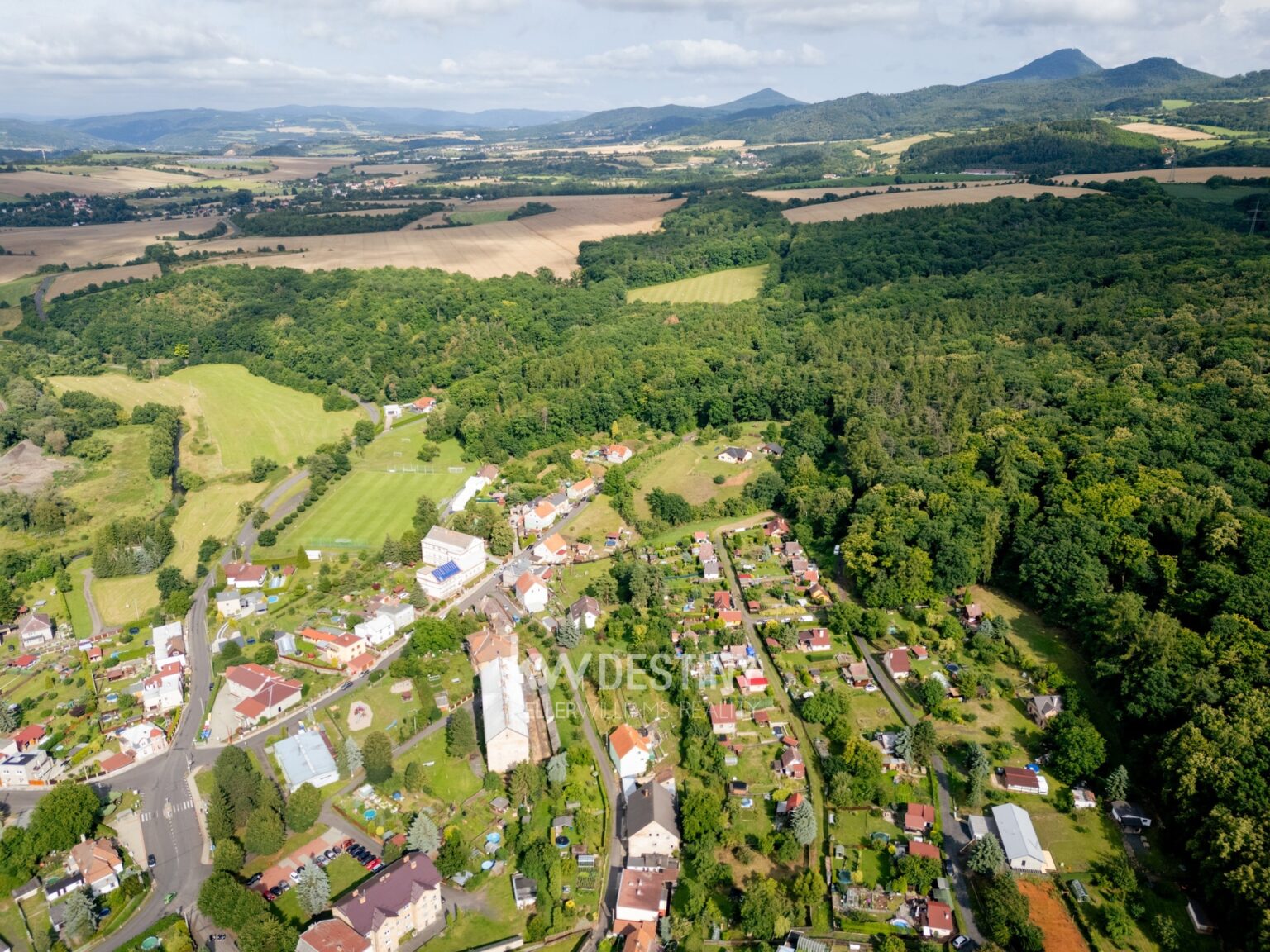 prodej-zahrady-423-m2-s-moznosti-vystavby-ohnic-okr-teplice-dji-20250726164502-0012-d-7827ae