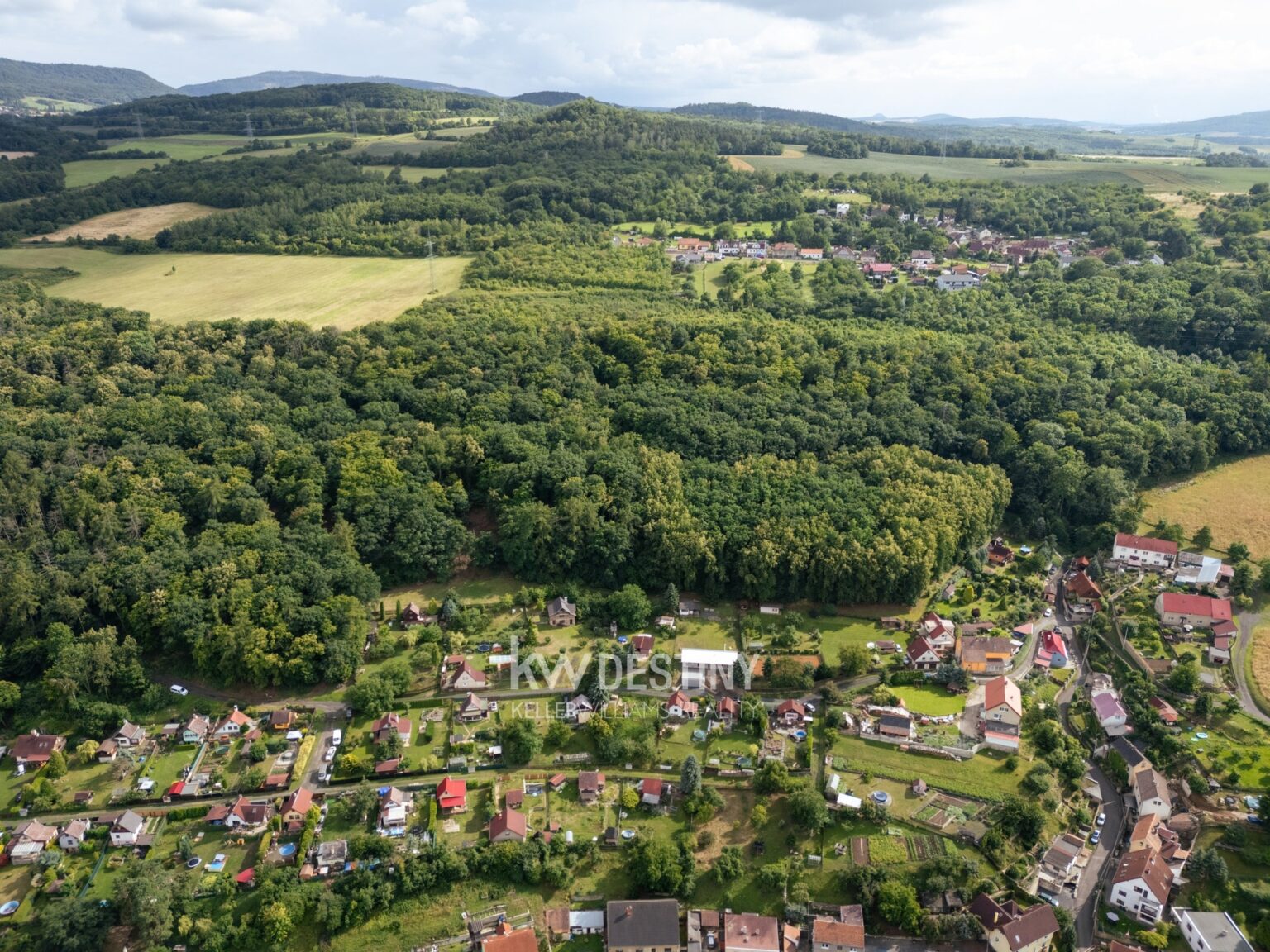 prodej-zahrady-423-m2-s-moznosti-vystavby-ohnic-okr-teplice-dji-20250726164534-0013-d-bd97c0