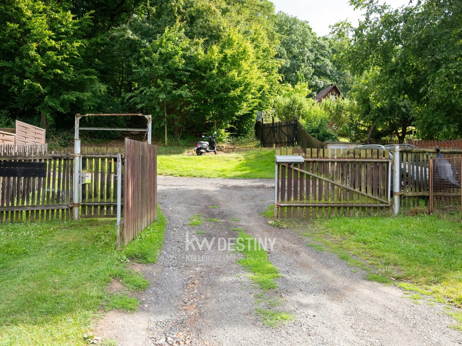 prodej-zahrady-423-m2-s-moznosti-vystavby-ohnic-okr-teplice-dsc-7817-6bf072