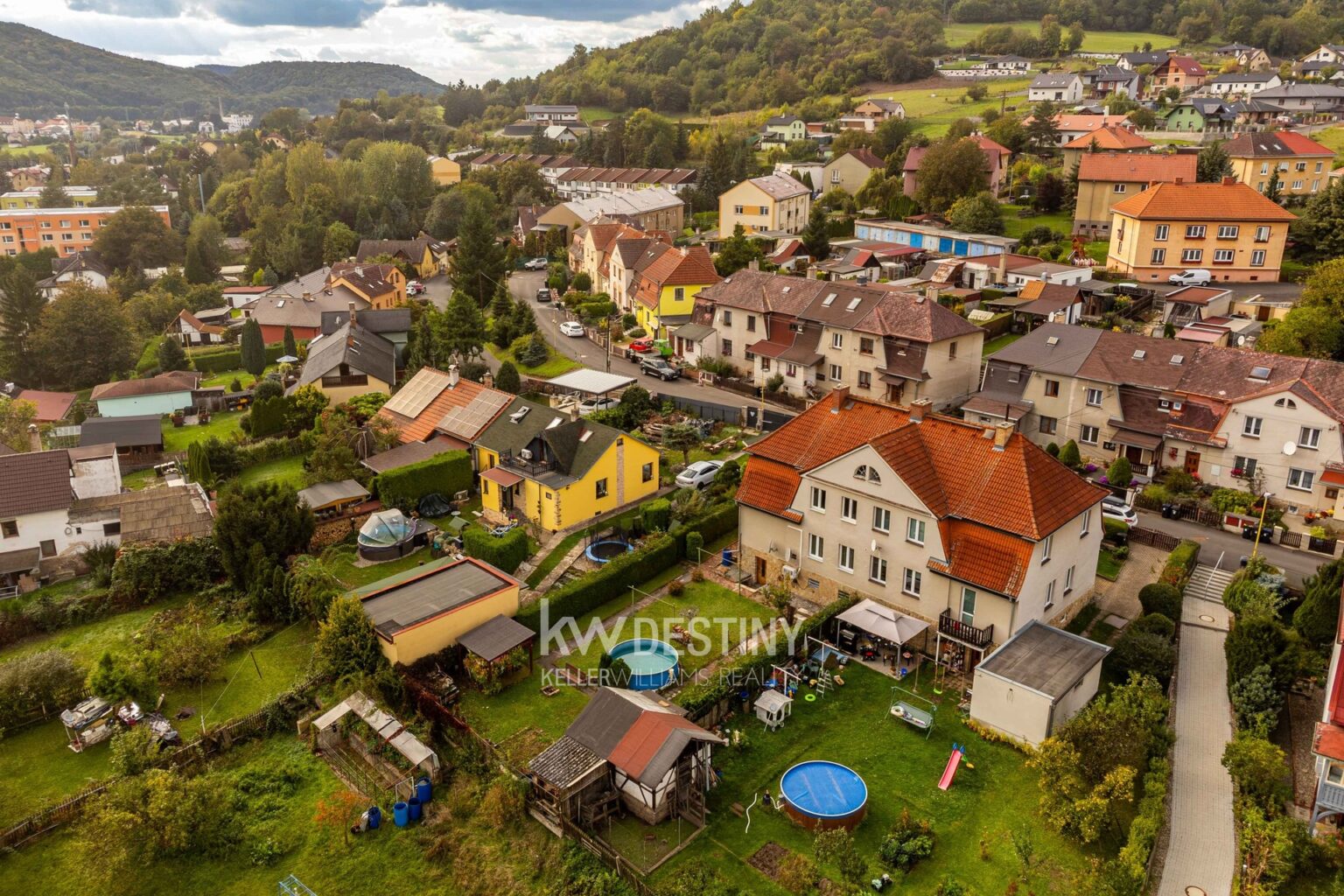 prodej-prostorneho-rodinneho-domu-5-1-s-uzasnym-vyhledem-v-povrlech-dji-0721-cf739c