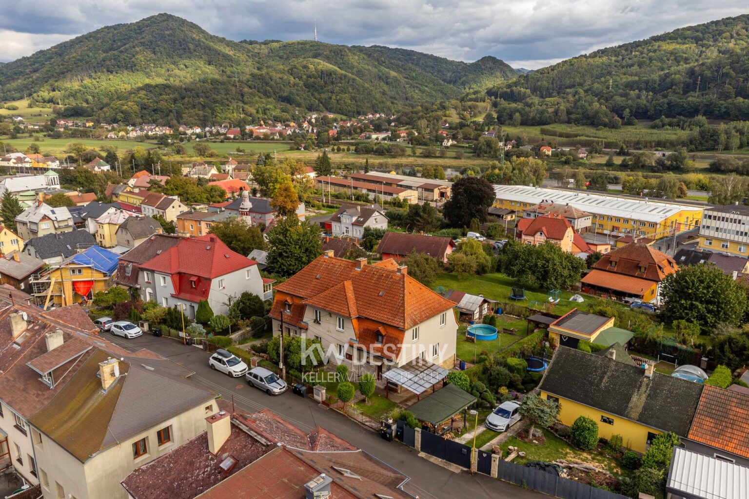 prodej-prostorneho-rodinneho-domu-5-1-s-uzasnym-vyhledem-v-povrlech-dji-0723-9f6dda