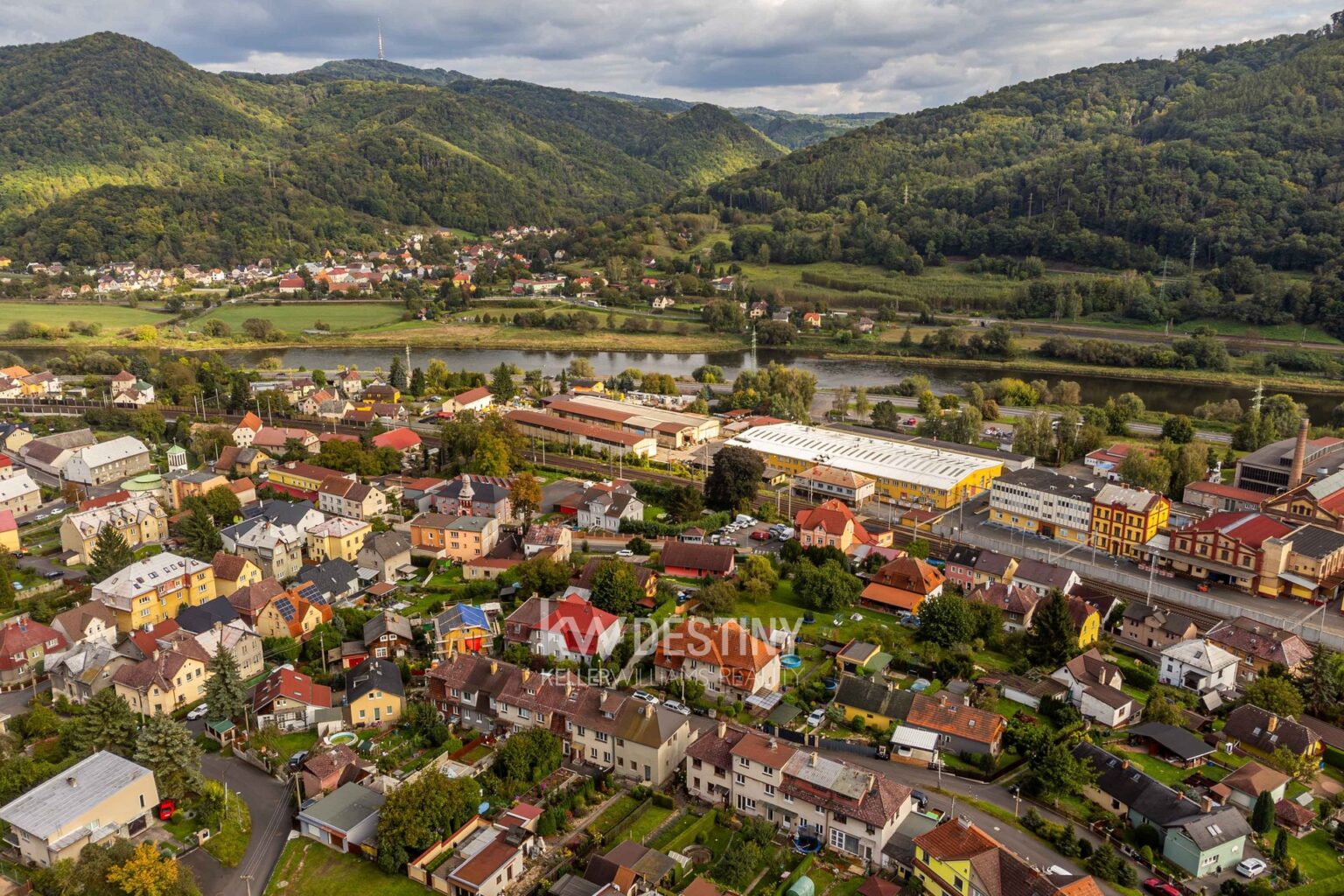 prodej-prostorneho-rodinneho-domu-5-1-s-uzasnym-vyhledem-v-povrlech-dji-0725-0a4dd7