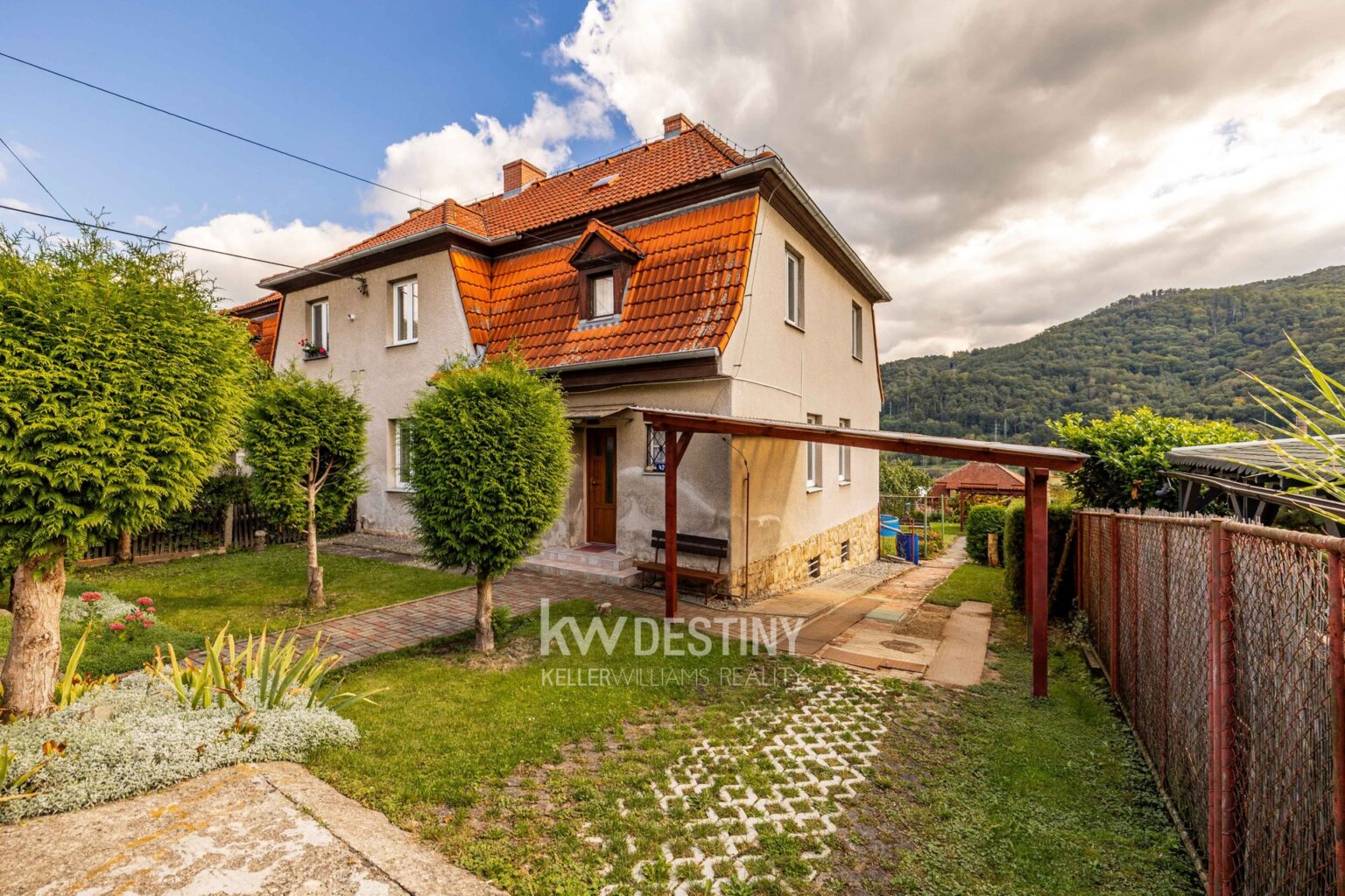 prodej-prostorneho-rodinneho-domu-5-1-s-uzasnym-vyhledem-v-povrlech-hc1a3501-538c49