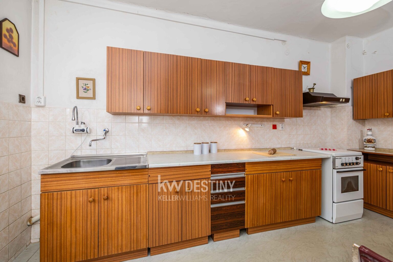 prodej-prostorneho-rodinneho-domu-5-1-s-uzasnym-vyhledem-v-povrlech-hc1a3537-30232e
