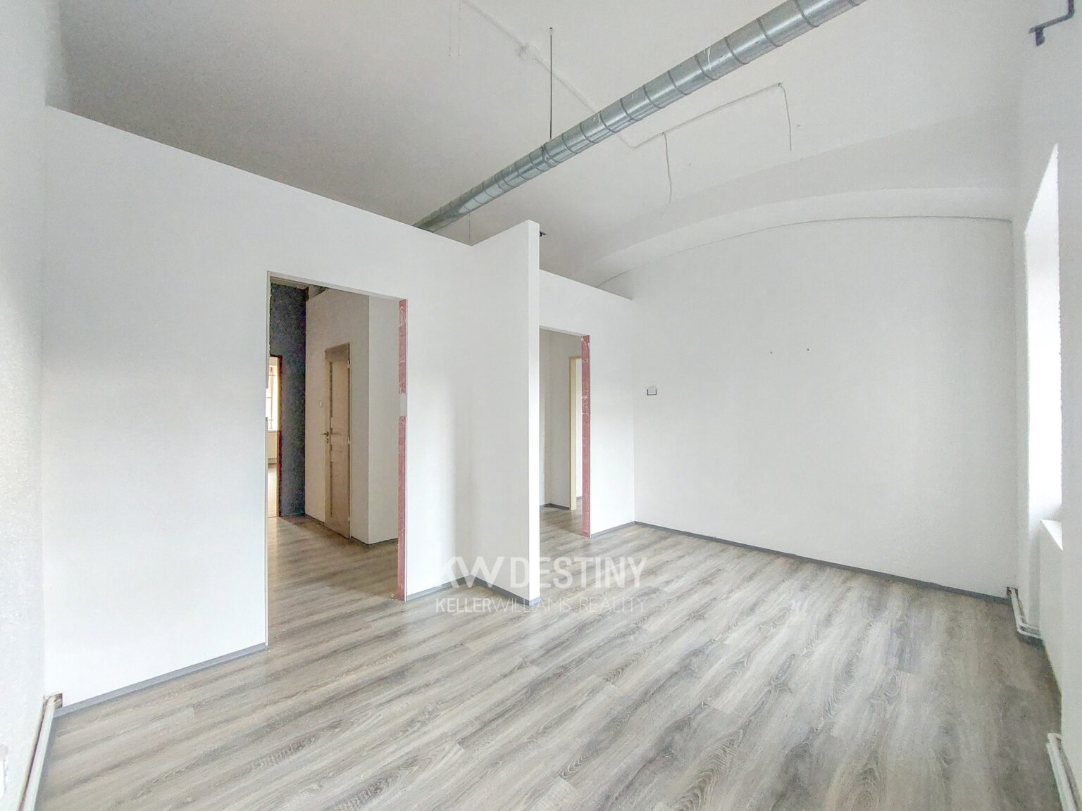 pronajem-komercnich-prostor-96-m2-s-velkou-vylohou-teplice-trnovany-20260306-164635-2-070564