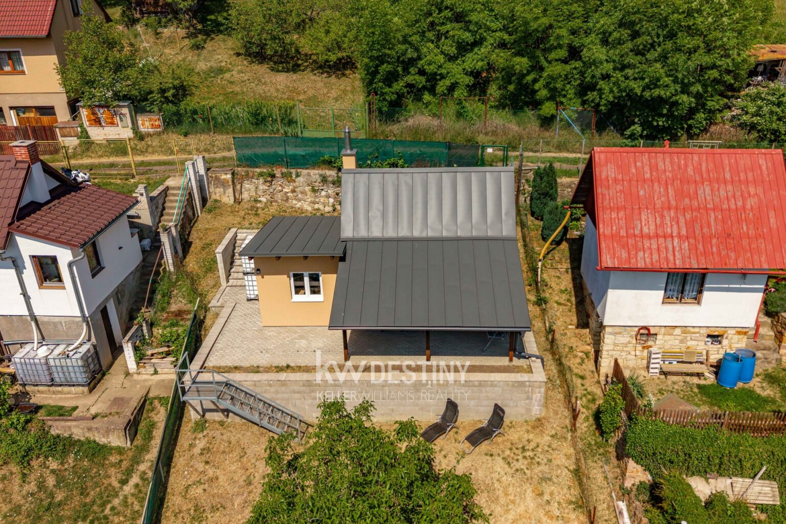 prodej-moderni-chaty-40-m2-se-zahradou-640-m2-male-zernoseky-dji-20260523110439-0222-d-516877
