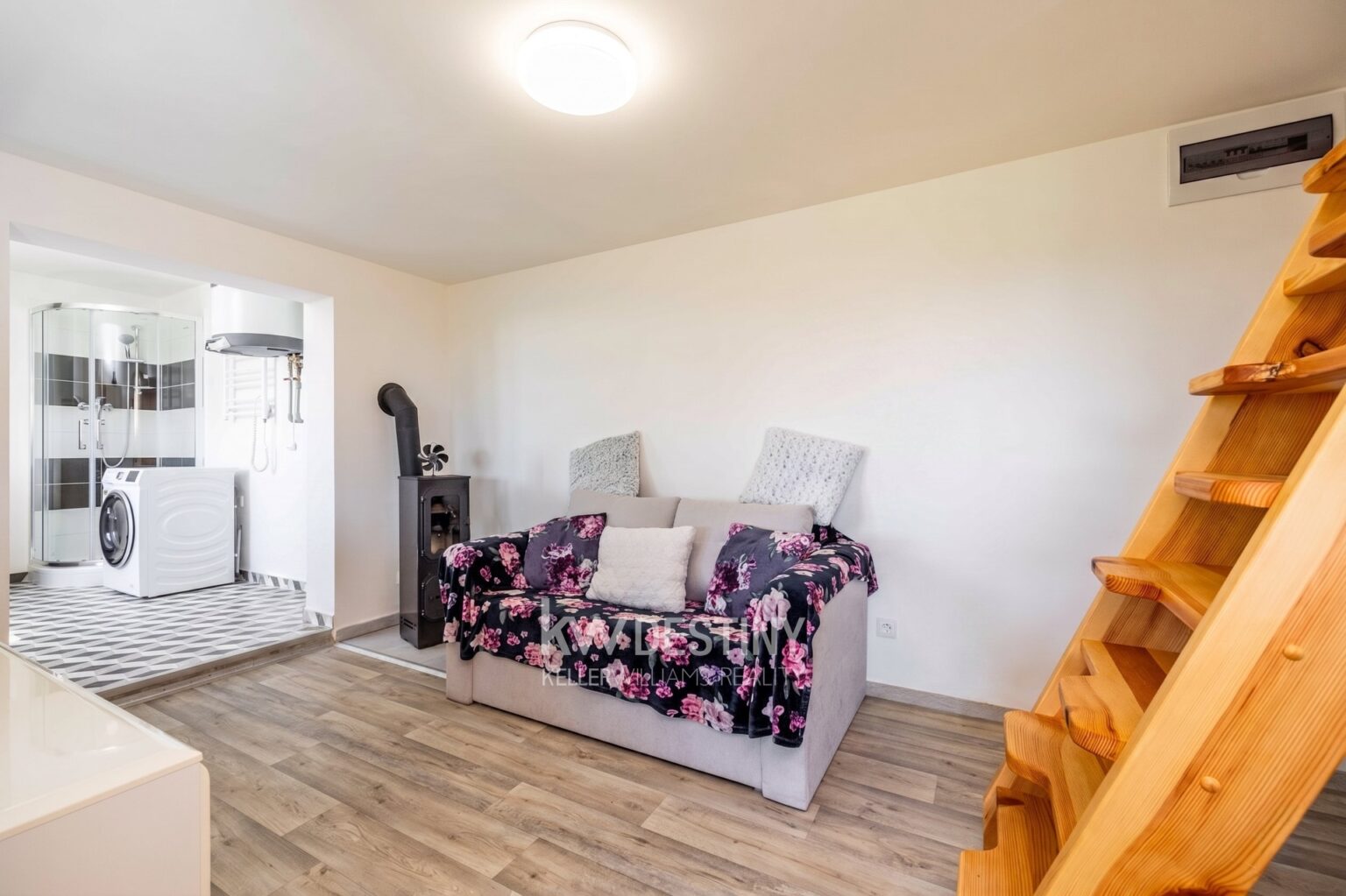 prodej-moderni-chaty-40-m2-se-zahradou-640-m2-male-zernoseky-hc1a0131-53b341