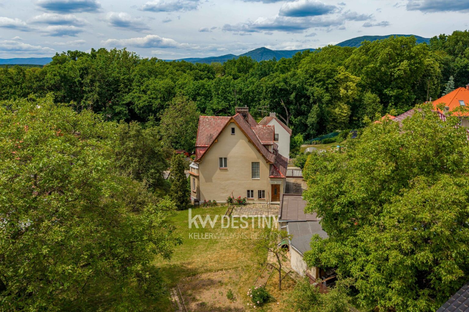 prodej-rodinneho-domu-150-m2-duchcov-dji-20260604131117-0245-d-f4a7b9